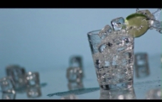 水杯冰块视频素材