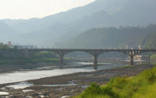 上江江上石桥图片