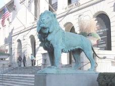 狮艺标志性的狮子在芝加哥艺术学院的步骤南