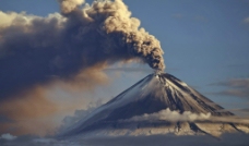 高清火山喷发风景图片